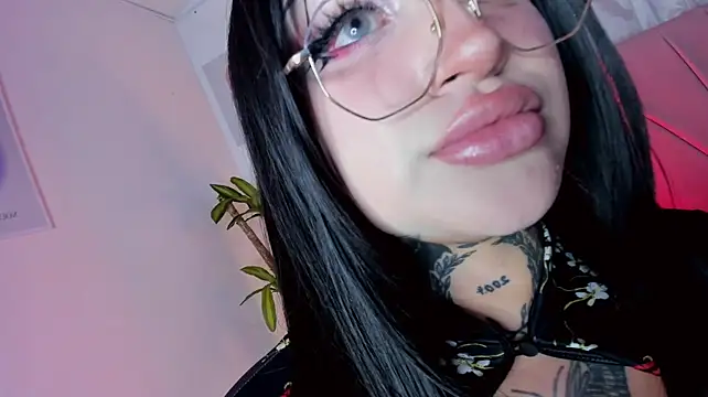 Bella--green Adlı Modelin Canlı XXX Sohbeti