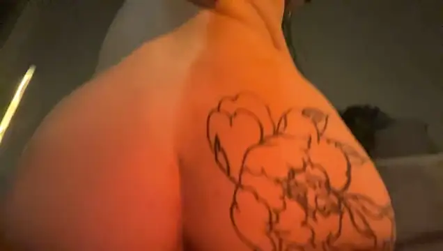 MCThroatGoat webkamerás műsora