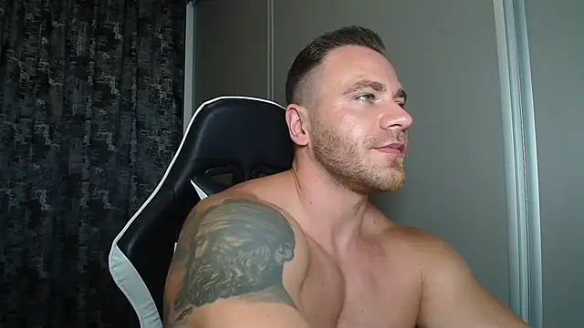 Show modela Thori92 na web-kameri