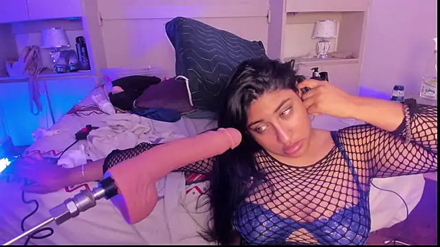 CANDYGABYY: διαδικτυακό σόου στην κάμερα
