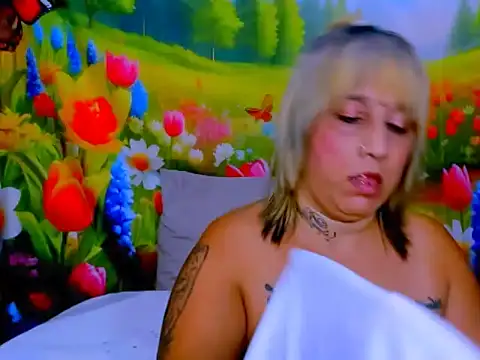 Chat +18 de indianroxy ao vivo