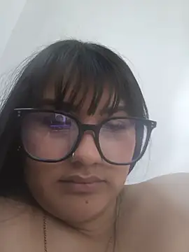 Emily-7's Live XXX Chat
