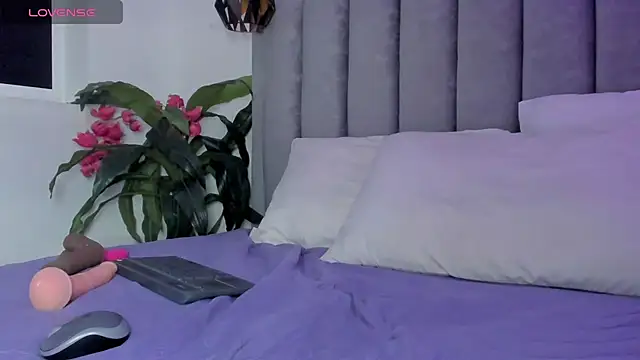צ'אט XXX בשידור חי של Bella18__