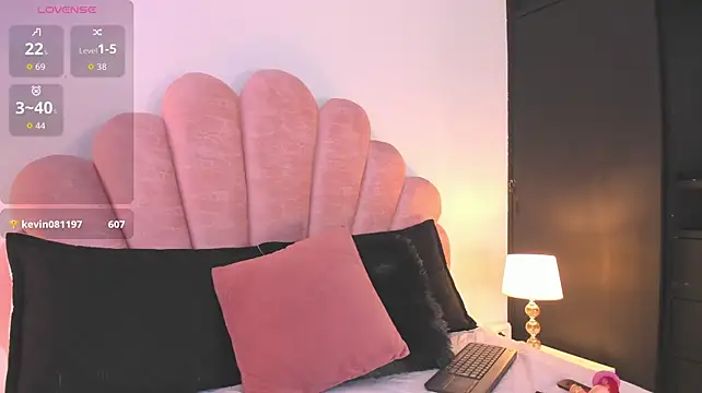Naughty_pau Live XXX-Chat