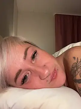 Bigboobiegirl90 现场XXX聊天