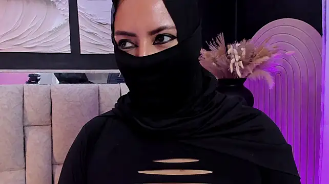 Chat +18 de Qamar_Khalifa ao vivo