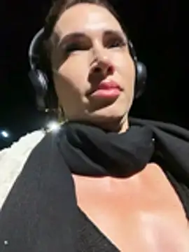Irresistible37 Webcam Show