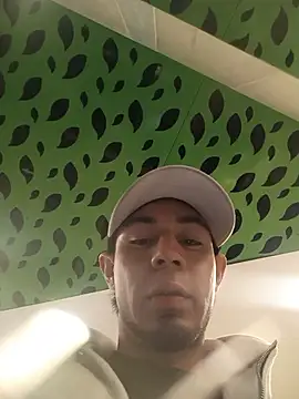 Show modela Taylor_DiamondBoy na web-kameri