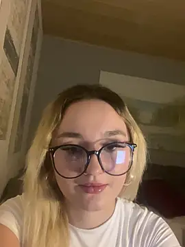 Онлайн чат XXX SexyyEmilyy
