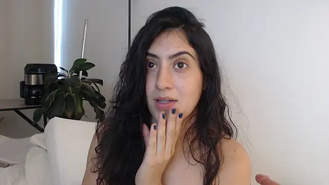 Chatroom XXX en direct de MIYESSI