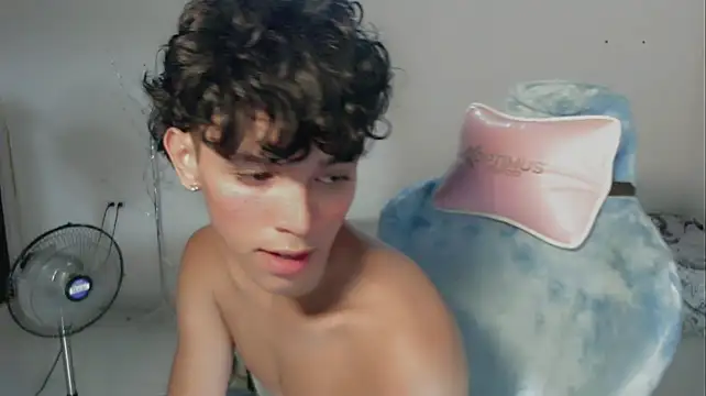 Chatroom XXX en direct de FUNNY_DICK_