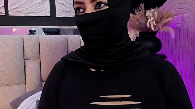 Qamar_Khalifa Adlı Modelin Canlı XXX Sohbeti