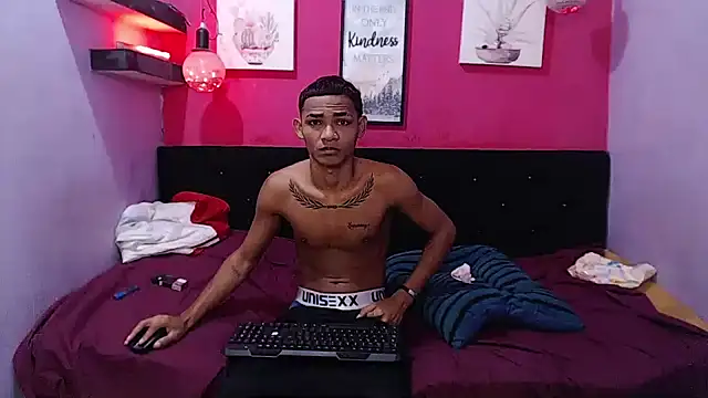 black_twinks Adlı Modelin Canlı XXX Sohbeti