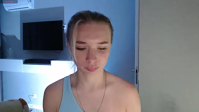 Emily_Hartt Live XXX Chat