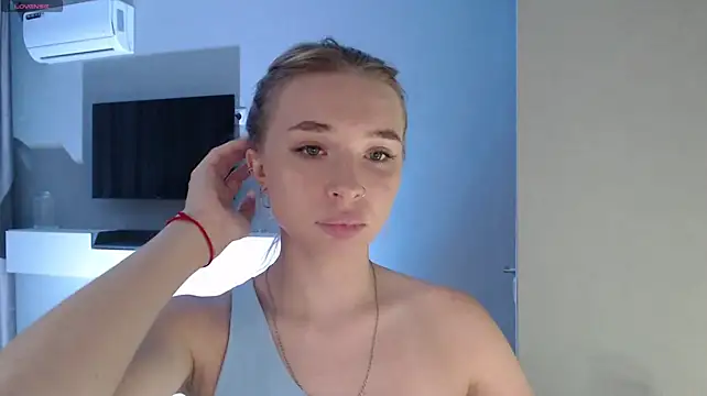 Emily_Hartt live XXX chat
