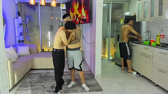 Houseofwarrios Show in webcam