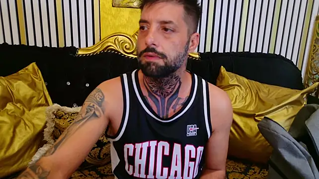 צ'אט XXX בשידור חי של TommyDum