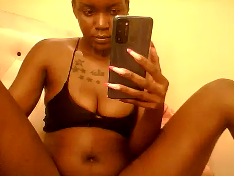 LovelyQueenR's Live XXX Chat