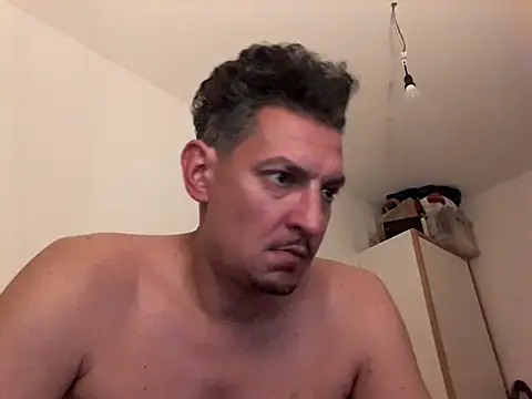 ARTANIS20's Live XXX Chat