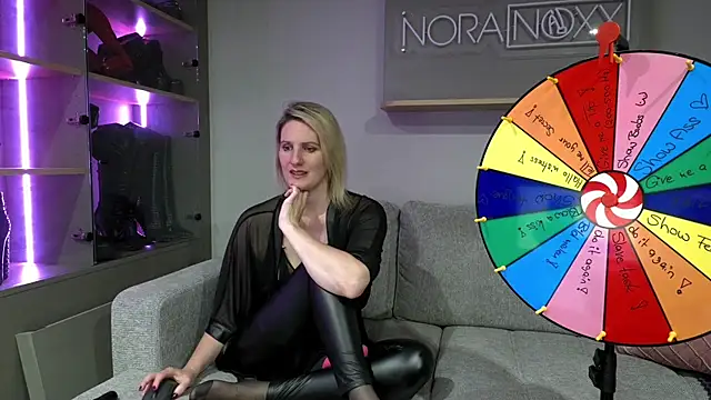 NoraNoxx Adlı Modelin Canlı XXX Sohbeti
