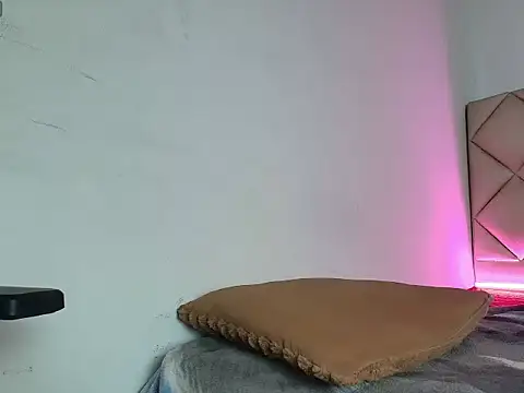 Chat +18 de Iivy_Moon ao vivo