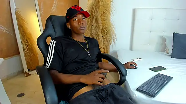 MATT_STRONG Show in webcam
