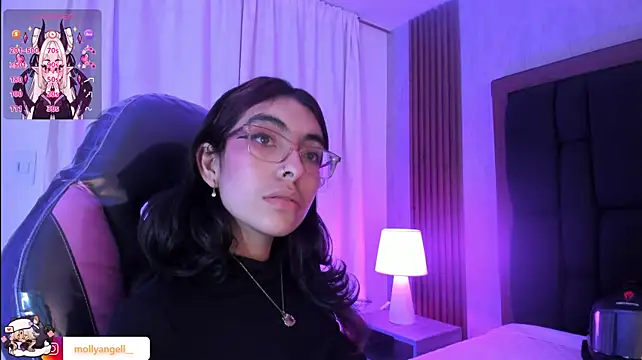 Molly_A's Live XXX Chat