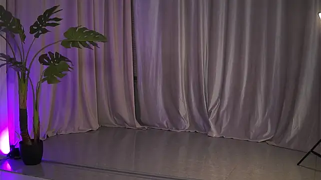 دردشة NatyDesiree الجنسية المباشرة