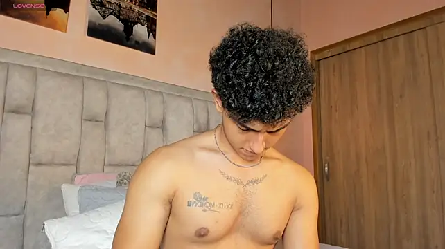 Kairoxxx_ Adlı Modelin Canlı XXX Sohbeti