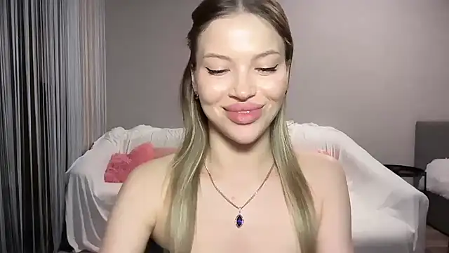 Chatroom XXX en direct de EmmyMills