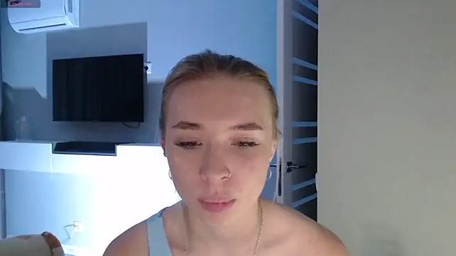 Emily_Hartt élő XXX-chatje