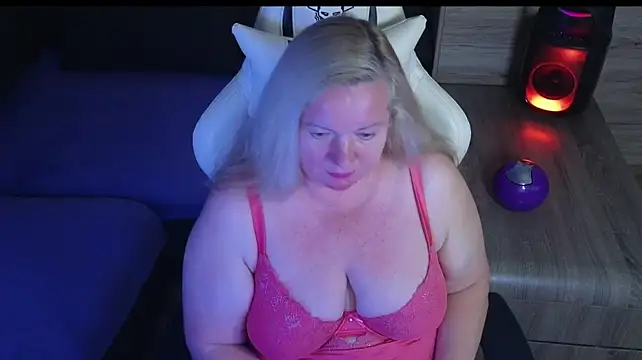 MolligSpielle live XXX chat