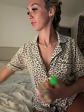 summerblue_'s Live XXX Chat