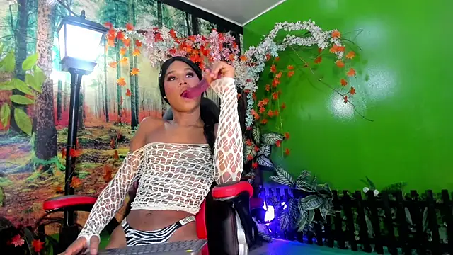 safira_brunette Webcam Show