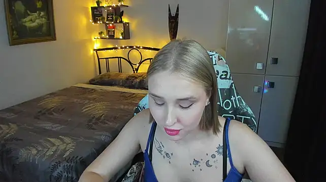 CrazyBitchInLace Chat XXX in diretta