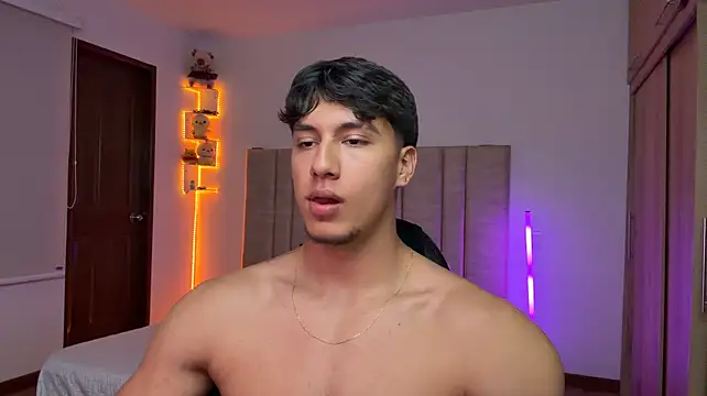 CHRIS_MORGAN1: διαδικτυακό σόου στην κάμερα