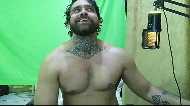 aronmiller404 Show in webcam