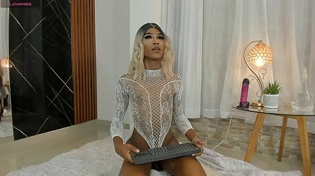 Keila_Mendoza Show in webcam