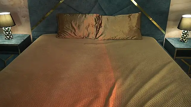 NikkiGoldSide: онлайн-секс-чат