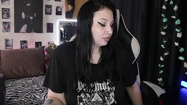 دردشة Kitty_goth الجنسية المباشرة