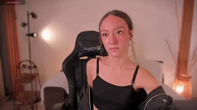 ChloeMoreti Chat XXX live