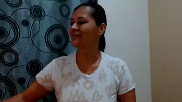 دردشة KARYNA_MILF الجنسية المباشرة