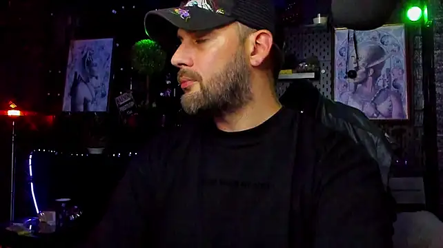 צ'אט XXX בשידור חי של LexHardy