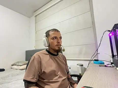 Maximo_Garcia17 Live XXX-Chat