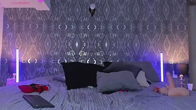 צ'אט XXX בשידור חי של AbellaFox_
