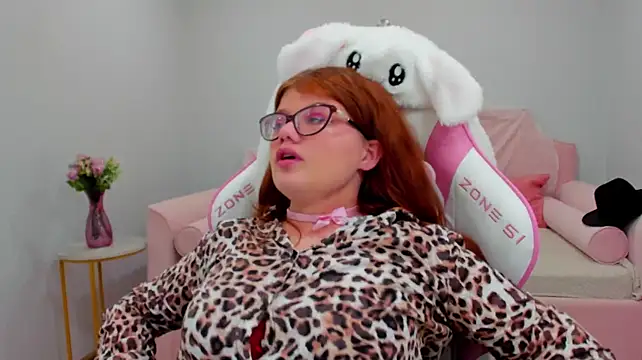 ChloeHalses' Live XXX Chat