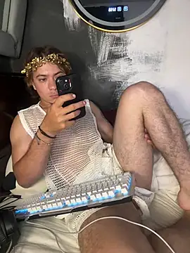 Show modela AngelLatinBoy na web-kameri