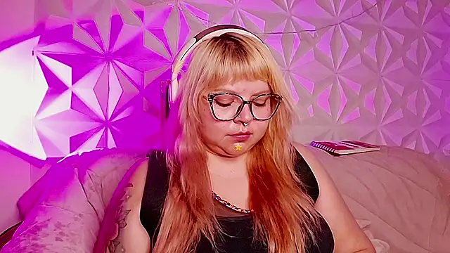 Chatroom XXX en direct de Satyn_doll