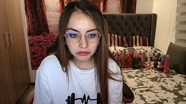 Chat +18 de sofia23dirty ao vivo