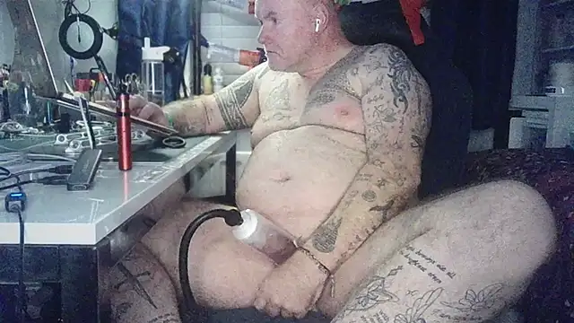 Tattooed_Dilf_01 – Live XXX-chat